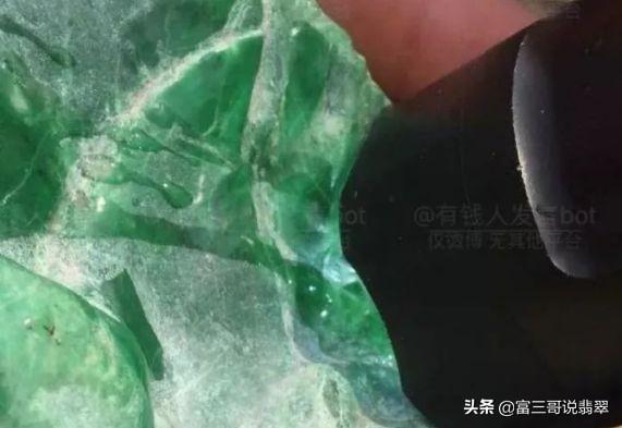 翡翠原石放大观看翡翠原石皮壳及石型-第23张图片-翡翠网 翡翠原石放大观看翡翠原石皮壳及石型-第23张图片-翡翠网