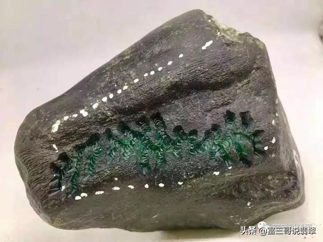 翡翠原石放大观看翡翠原石皮壳及石型-第24张图片-翡翠网 翡翠原石放大观看翡翠原石皮壳及石型-第24张图片-翡翠网