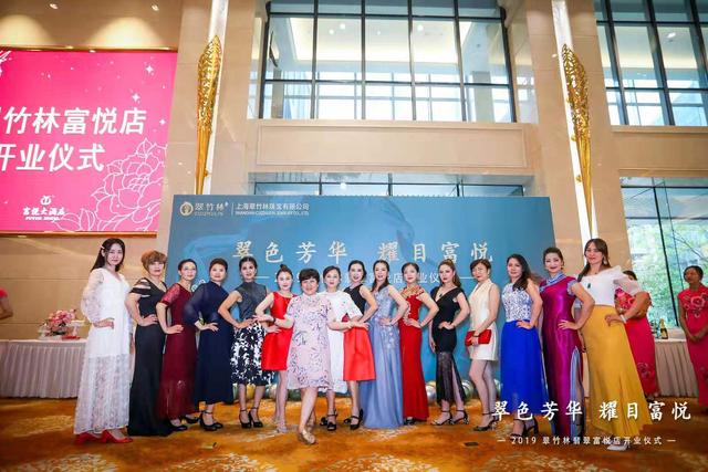 翡翠原石图片,上海墨绿翡翠原石毛料-第2张图片-翡翠网