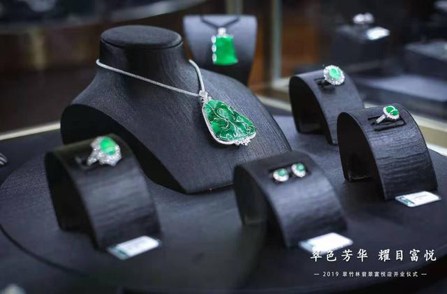 翡翠原石图片,上海墨绿翡翠原石毛料-第3张图片-翡翠网