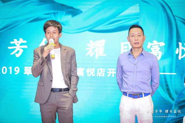 翡翠原石图片,上海墨绿翡翠原石毛料-第4张图片-翡翠网