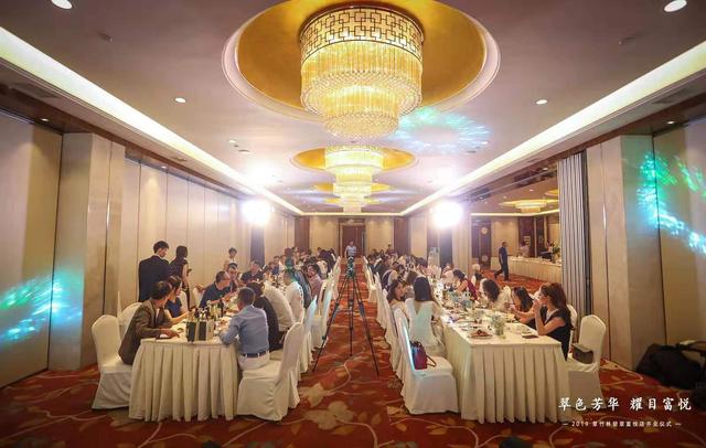 翡翠原石图片,上海墨绿翡翠原石毛料-第6张图片-翡翠网