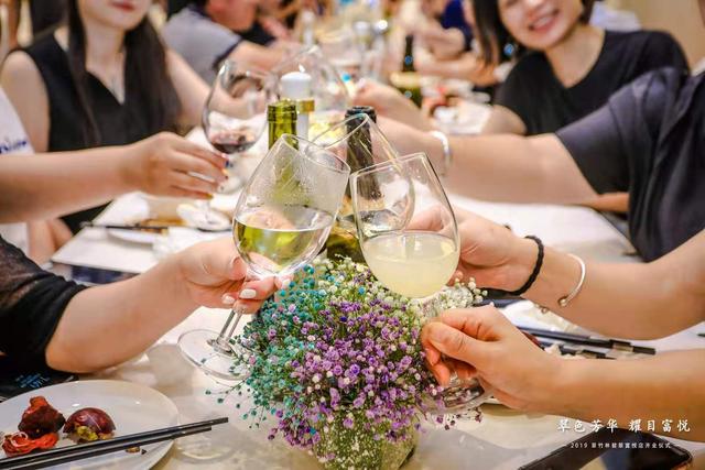 翡翠原石图片,上海墨绿翡翠原石毛料-第7张图片-翡翠网