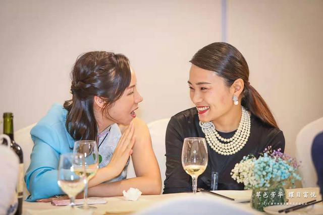 翡翠原石图片,上海墨绿翡翠原石毛料-第13张图片-翡翠网