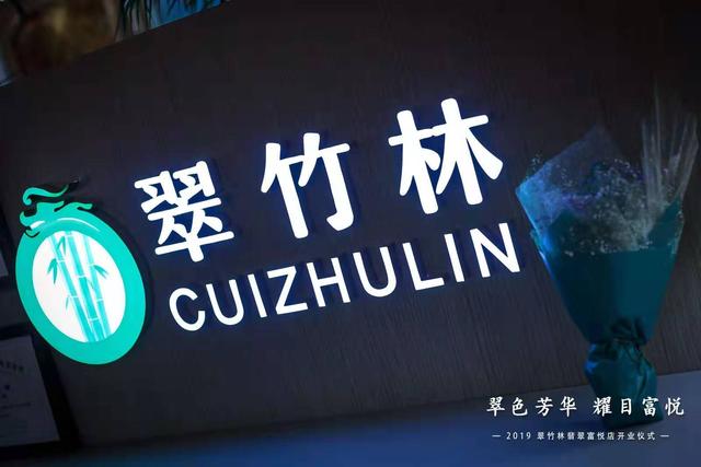 翡翠原石图片,上海墨绿翡翠原石毛料-第15张图片-翡翠网