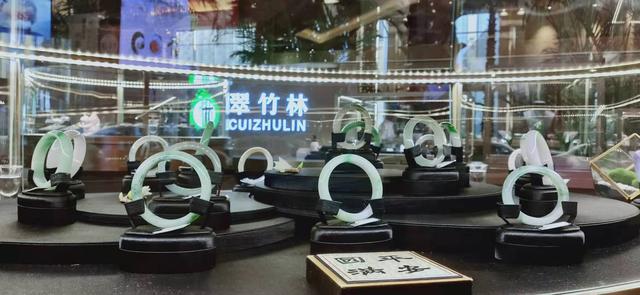 翡翠原石图片,上海墨绿翡翠原石毛料-第16张图片-翡翠网