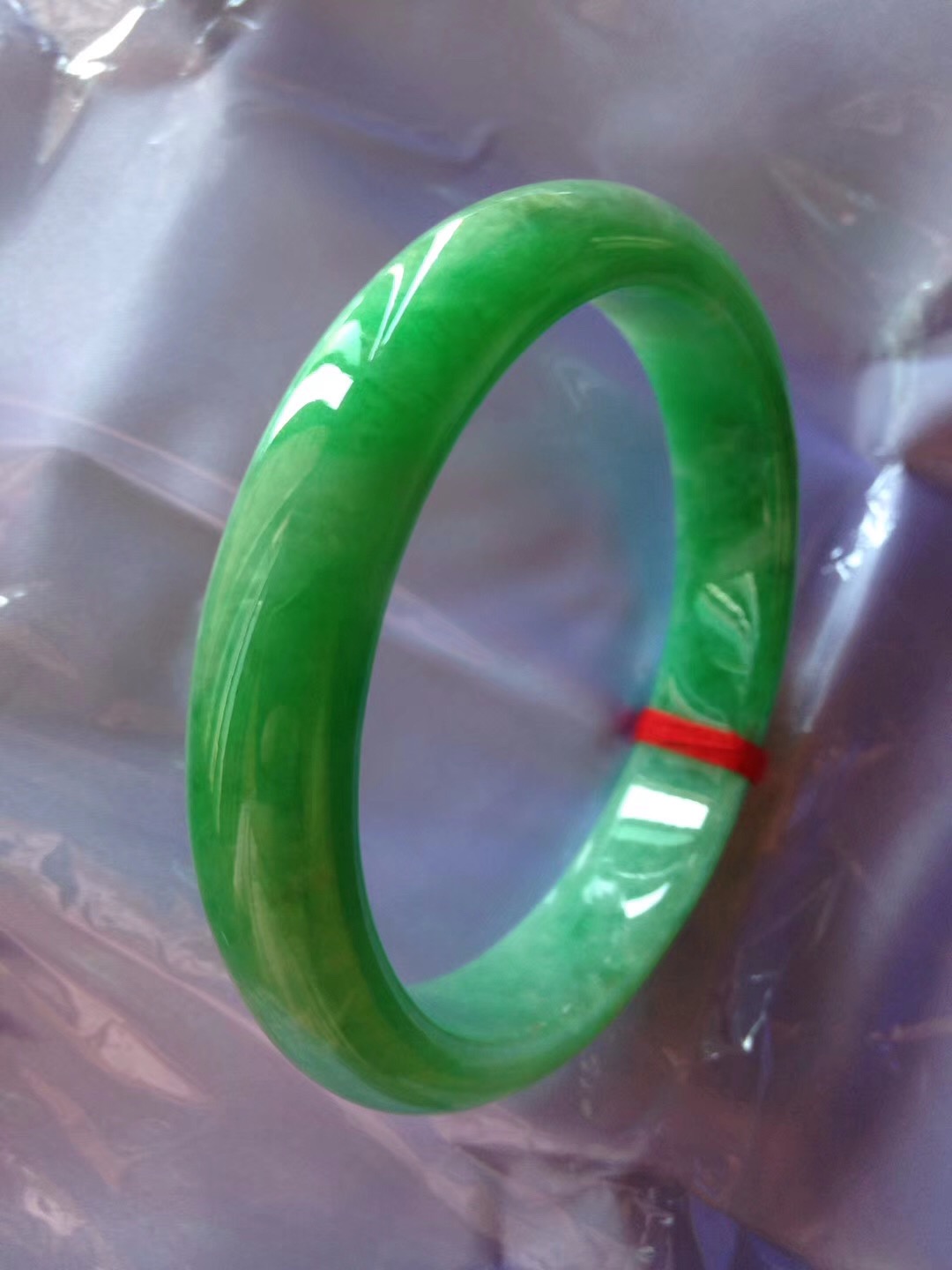 翡翠手镯有翠根,玉手镯翠根是什么-第1张图片-翡翠网