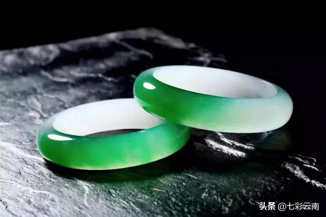 形容玉镯的优美句子,翡翠手镯收藏投资价值的诗句-第6张图片-翡翠网 形容玉镯的优美句子,翡翠手镯收藏投资价值的诗句-第6张图片-翡翠网