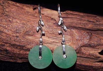 翡翠反馈图配什么文案滕翡翠知识文案-第1张图片-翡翠网