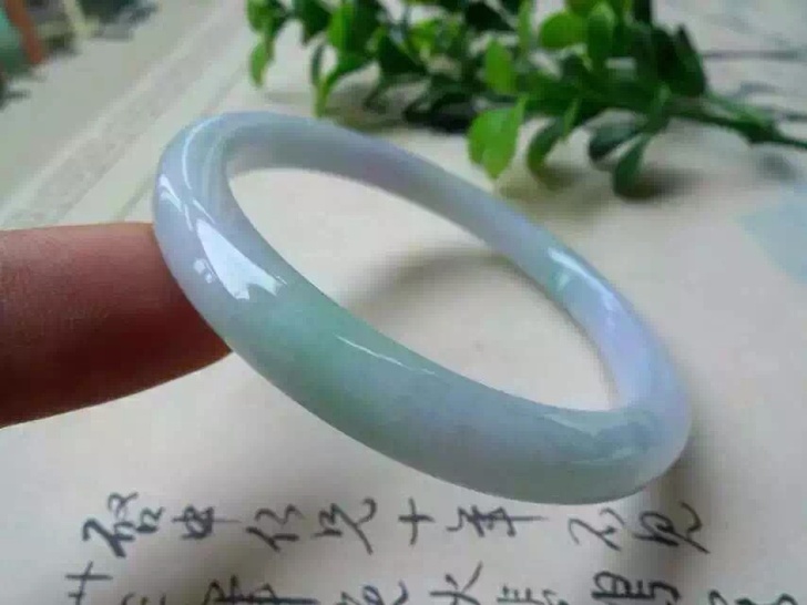 翡翠手镯是不是越重越好翡翠手镯重量太重-第2张图片-翡翠网