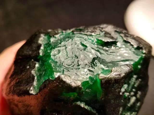 冰种白色翡翠原石翡翠原石的价位-第3张图片-翡翠网