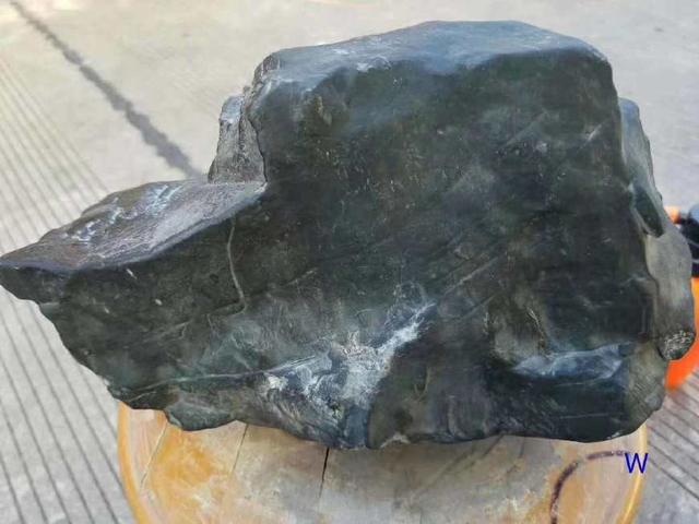 冰种白色翡翠原石翡翠原石的价位-第4张图片-翡翠网