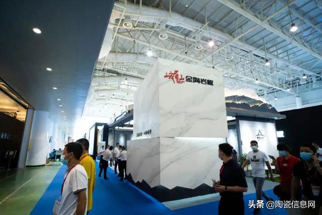 翡翠原石的价位翡翠水刀切割原石-第7张图片-翡翠网