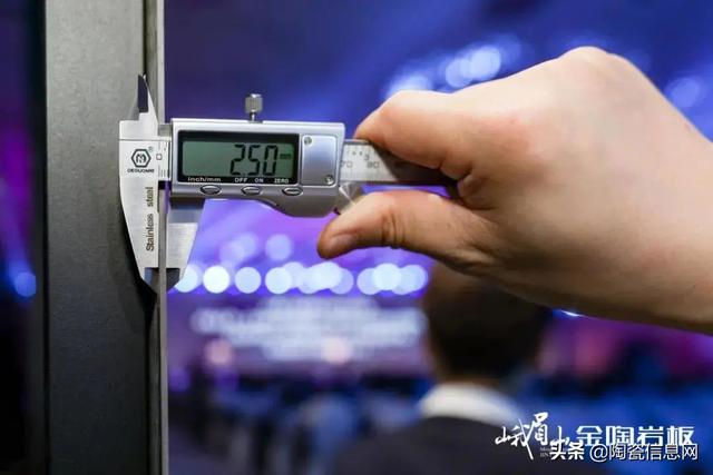 翡翠原石的价位翡翠水刀切割原石-第10张图片-翡翠网