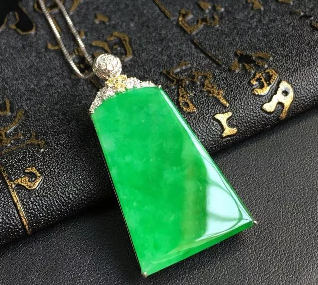 翡翠吊坠图片,翡翠挂件知识详解-第1张图片-翡翠网 翡翠吊坠图片,翡翠挂件知识详解-第1张图片-翡翠网