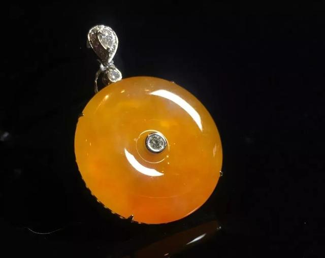 翡翠吊坠图片,翡翠挂件知识详解-第5张图片-翡翠网 翡翠吊坠图片,翡翠挂件知识详解-第5张图片-翡翠网