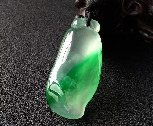 翡翠吊坠图片,翡翠挂件知识详解-第6张图片-翡翠网 翡翠吊坠图片,翡翠挂件知识详解-第6张图片-翡翠网