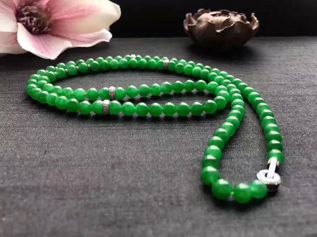 翡翠吊坠图片,翡翠挂件知识详解-第7张图片-翡翠网 翡翠吊坠图片,翡翠挂件知识详解-第7张图片-翡翠网