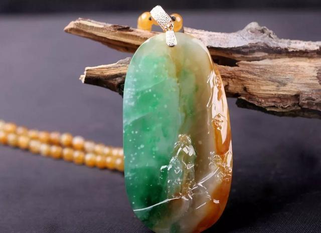 翡翠吊坠图片,翡翠挂件知识详解-第8张图片-翡翠网 翡翠吊坠图片,翡翠挂件知识详解-第8张图片-翡翠网