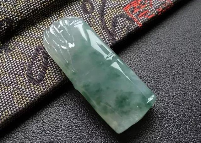 翡翠吊坠图片,翡翠挂件知识详解-第10张图片-翡翠网 翡翠吊坠图片,翡翠挂件知识详解-第10张图片-翡翠网