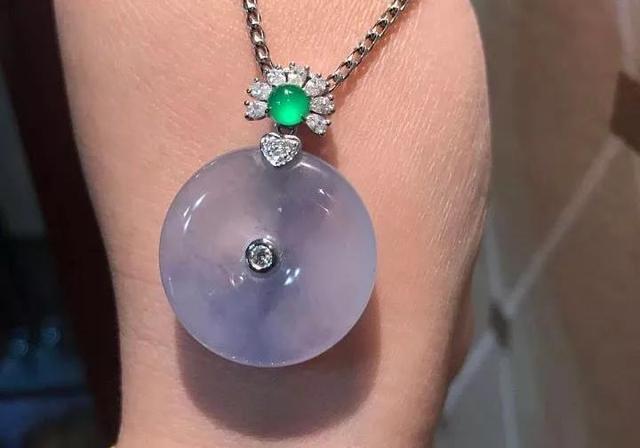 翡翠吊坠图片,翡翠挂件知识详解-第12张图片-翡翠网 翡翠吊坠图片,翡翠挂件知识详解-第12张图片-翡翠网