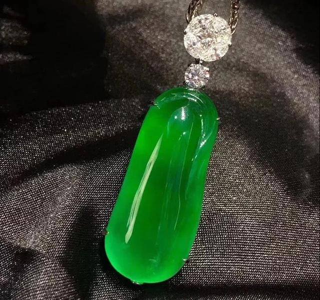 翡翠吊坠图片,翡翠挂件知识详解-第13张图片-翡翠网 翡翠吊坠图片,翡翠挂件知识详解-第13张图片-翡翠网