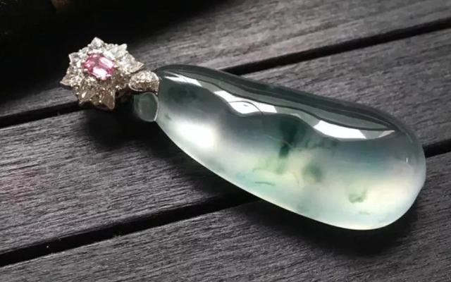 翡翠吊坠图片,翡翠挂件知识详解-第15张图片-翡翠网 翡翠吊坠图片,翡翠挂件知识详解-第15张图片-翡翠网