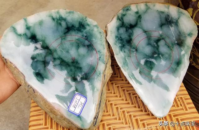 翡翠癣就是墨翠,带癣的翡翠手镯就一定不好吗-第6张图片-翡翠网 翡翠癣就是墨翠,带癣的翡翠手镯就一定不好吗-第6张图片-翡翠网