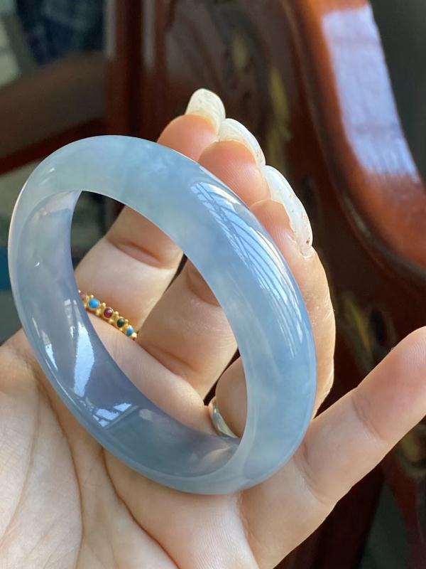 商场1800买的翡翠手镯翡翠手镯一般什么年龄人戴-第3张图片-翡翠网 商场1800买的翡翠手镯翡翠手镯一般什么年龄人戴-第3张图片-翡翠网