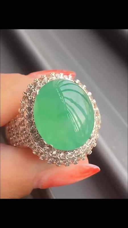 商场1800买的翡翠手镯翡翠手镯一般什么年龄人戴-第5张图片-翡翠网 商场1800买的翡翠手镯翡翠手镯一般什么年龄人戴-第5张图片-翡翠网