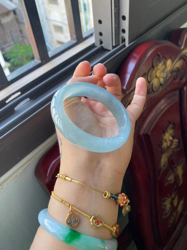 商场1800买的翡翠手镯翡翠手镯一般什么年龄人戴-第6张图片-翡翠网 商场1800买的翡翠手镯翡翠手镯一般什么年龄人戴-第6张图片-翡翠网
