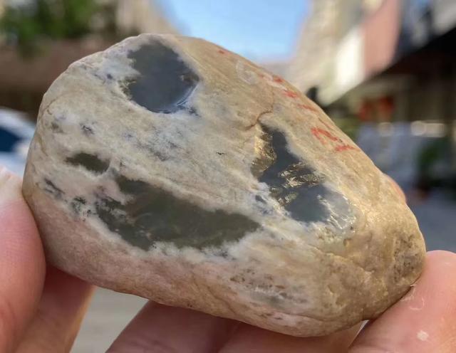 翡翠包浆皮是什么意思包浆皮翡翠原石知识-第2张图片-翡翠网 翡翠包浆皮是什么意思包浆皮翡翠原石知识-第2张图片-翡翠网