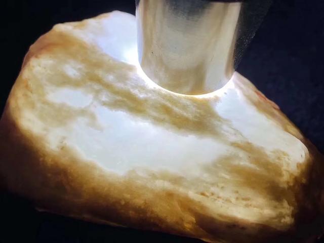 翡翠包浆皮是什么意思包浆皮翡翠原石知识-第5张图片-翡翠网