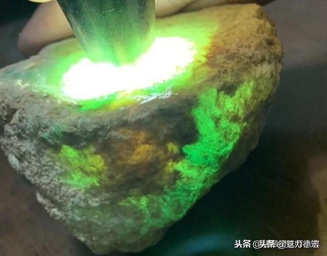 德宏翡翠原石市场在哪,德宏翡翠原石特点-第3张图片-翡翠网 德宏翡翠原石市场在哪,德宏翡翠原石特点-第3张图片-翡翠网