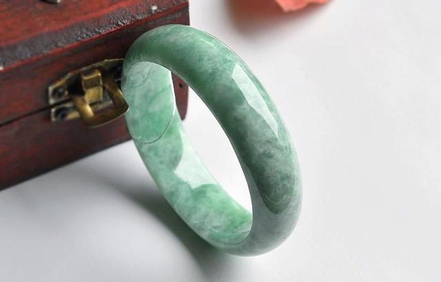 精品翡翠手镯翡翠手镯精品满绿-第4张图片-翡翠网 精品翡翠手镯翡翠手镯精品满绿-第4张图片-翡翠网