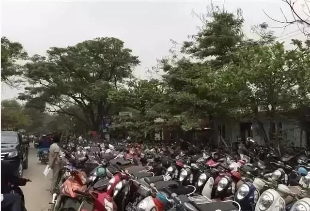 翡翠知识.找瑞丽老佛爷,翡翠原石哪里找-第2张图片-翡翠网 翡翠知识.找瑞丽老佛爷,翡翠原石哪里找-第2张图片-翡翠网