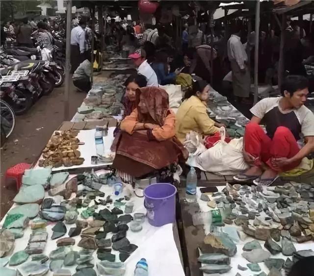 翡翠知识.找瑞丽老佛爷,翡翠原石哪里找-第3张图片-翡翠网 翡翠知识.找瑞丽老佛爷,翡翠原石哪里找-第3张图片-翡翠网