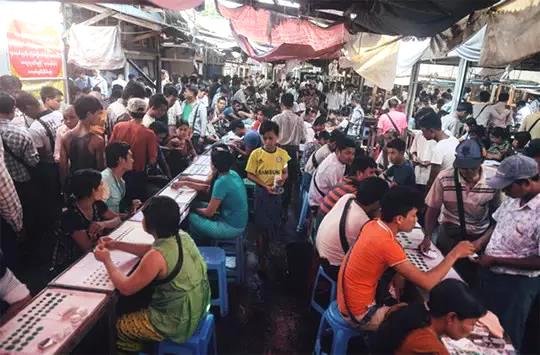 翡翠知识.找瑞丽老佛爷,翡翠原石哪里找-第5张图片-翡翠网 翡翠知识.找瑞丽老佛爷,翡翠原石哪里找-第5张图片-翡翠网