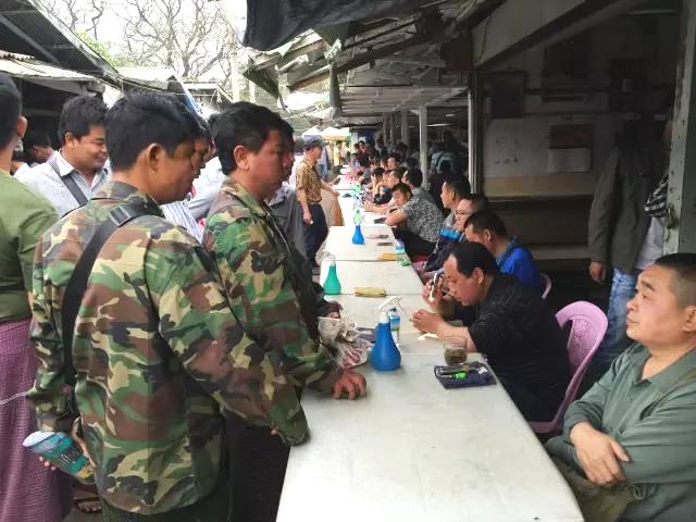 翡翠知识.找瑞丽老佛爷,翡翠原石哪里找-第6张图片-翡翠网 翡翠知识.找瑞丽老佛爷,翡翠原石哪里找-第6张图片-翡翠网