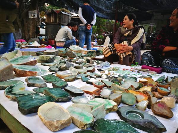 翡翠知识.找瑞丽老佛爷,翡翠原石哪里找-第8张图片-翡翠网 翡翠知识.找瑞丽老佛爷,翡翠原石哪里找-第8张图片-翡翠网