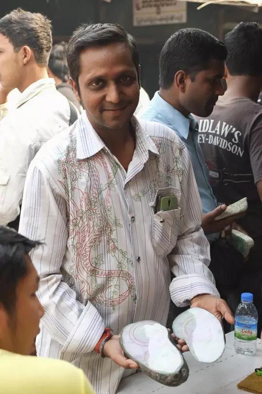 翡翠知识.找瑞丽老佛爷,翡翠原石哪里找-第10张图片-翡翠网 翡翠知识.找瑞丽老佛爷,翡翠原石哪里找-第10张图片-翡翠网