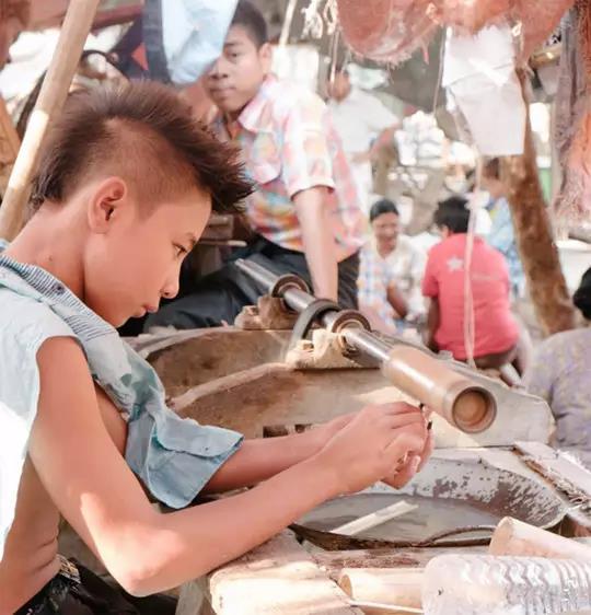 翡翠知识.找瑞丽老佛爷,翡翠原石哪里找-第12张图片-翡翠网 翡翠知识.找瑞丽老佛爷,翡翠原石哪里找-第12张图片-翡翠网