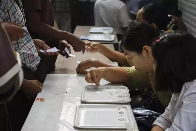 翡翠知识.找瑞丽老佛爷,翡翠原石哪里找-第13张图片-翡翠网 翡翠知识.找瑞丽老佛爷,翡翠原石哪里找-第13张图片-翡翠网