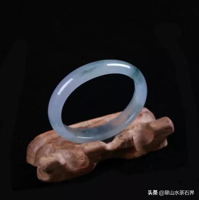 接近冰种的白色翡翠手镯值钱吗,翡翠水种和冰种-第6张图片-翡翠网