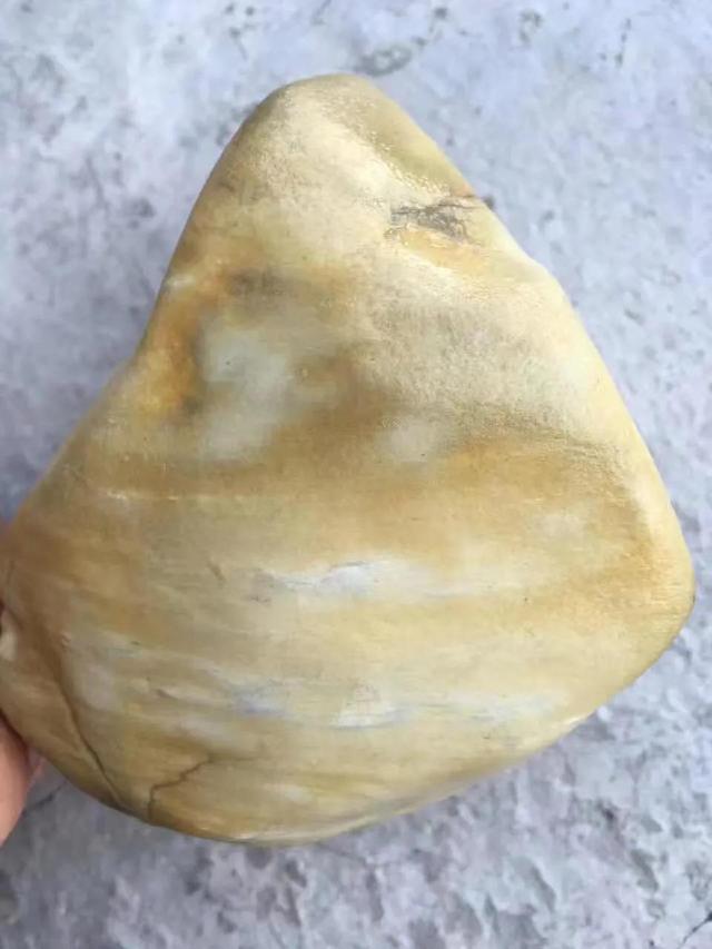 翡翠原石种怎样辨别翡翠原石的没抛光怎么看种-第8张图片-翡翠网 翡翠原石种怎样辨别翡翠原石的没抛光怎么看种-第8张图片-翡翠网