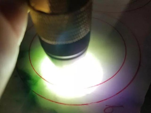 翡翠原石里面白色的是什么翡翠原石白色-第5张图片-翡翠网 翡翠原石里面白色的是什么翡翠原石白色-第5张图片-翡翠网