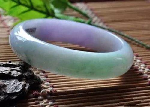 翡翠原石里面白色的是什么翡翠原石白色-第6张图片-翡翠网 翡翠原石里面白色的是什么翡翠原石白色-第6张图片-翡翠网