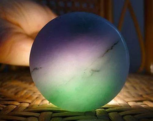 翡翠原石里面白色的是什么翡翠原石白色-第8张图片-翡翠网 翡翠原石里面白色的是什么翡翠原石白色-第8张图片-翡翠网