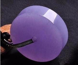 翡翠原石里面白色的是什么翡翠原石白色-第11张图片-翡翠网 翡翠原石里面白色的是什么翡翠原石白色-第11张图片-翡翠网