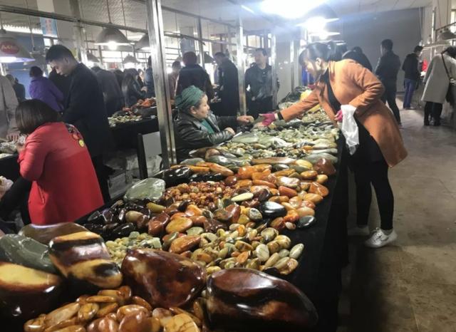 淘宝上买的翡翠原石是真的吗白城翡翠原石网购-第11张图片-翡翠网 淘宝上买的翡翠原石是真的吗白城翡翠原石网购-第11张图片-翡翠网